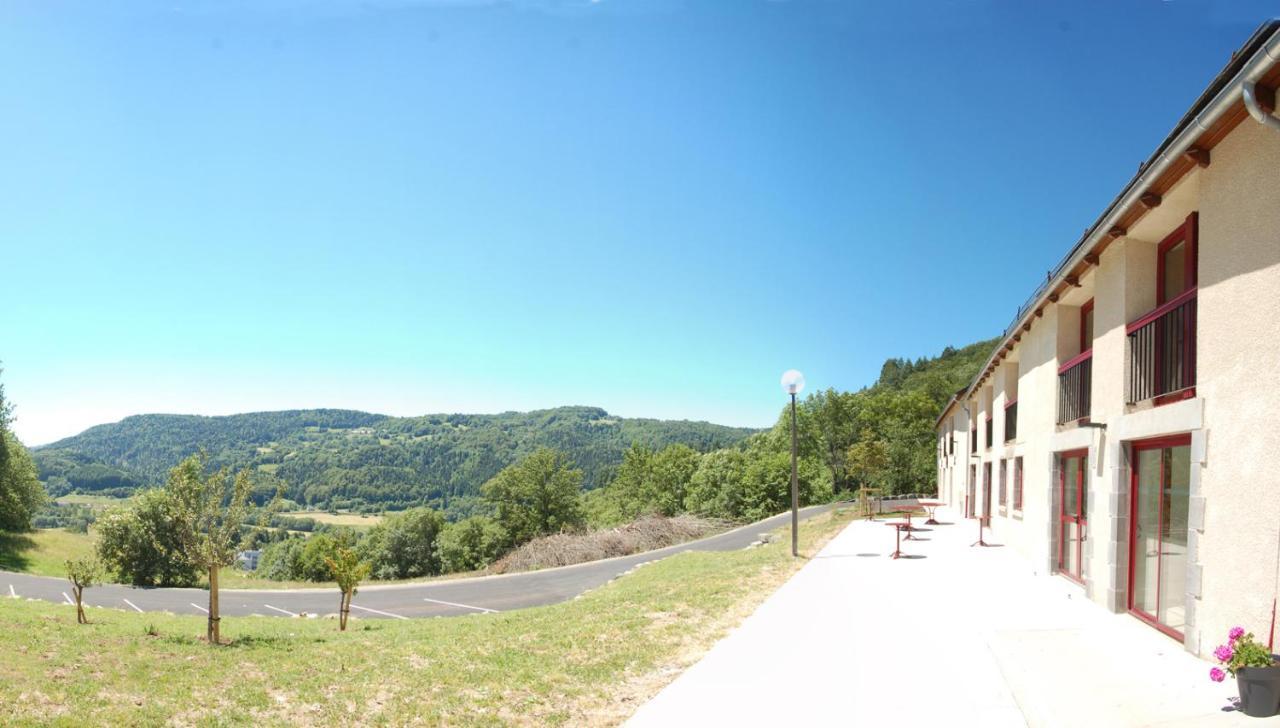 Gite Du Haut Cantal - Appartements Meubles Avec Kitchenette Et Chambres Sans Kitchenette Condat (Cantal) Exterior photo