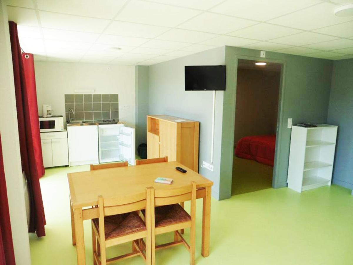 Gite Du Haut Cantal - Appartements Meubles Avec Kitchenette Et Chambres Sans Kitchenette Condat (Cantal) Exterior photo