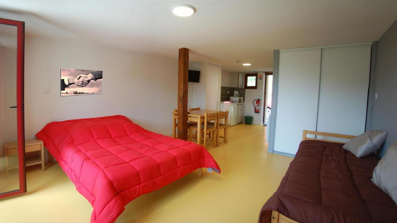 Gite Du Haut Cantal - Appartements Meubles Avec Kitchenette Et Chambres Sans Kitchenette Condat (Cantal) Exterior photo