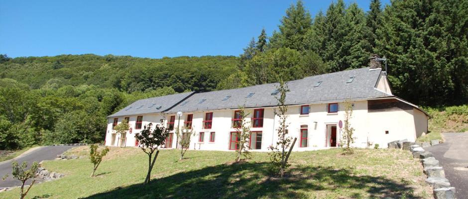 Gite Du Haut Cantal - Appartements Meubles Avec Kitchenette Et Chambres Sans Kitchenette Condat (Cantal) Exterior photo